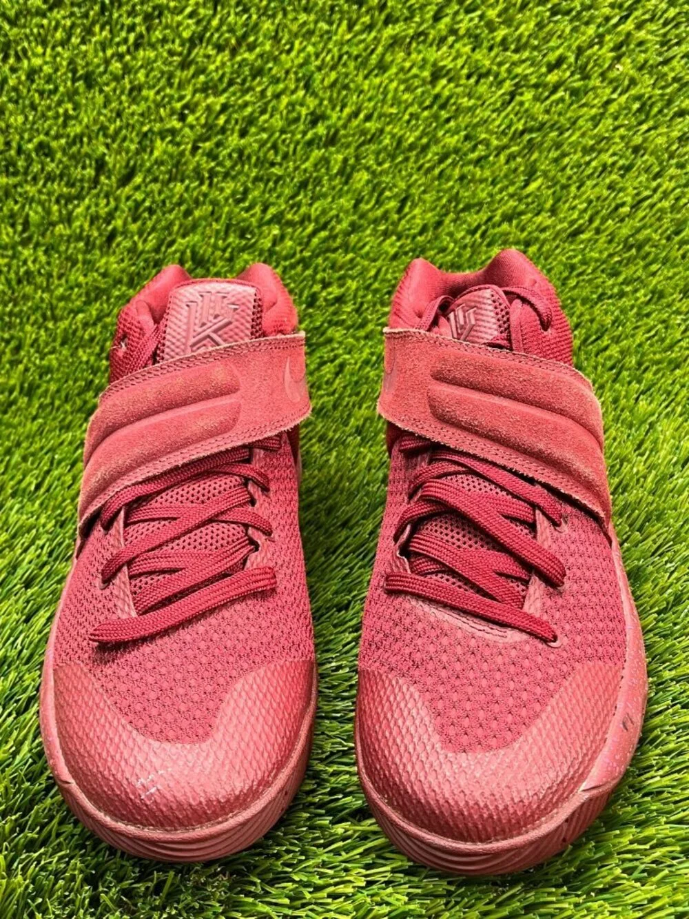 Nike Kyrie 2 GS Red Velvet Boys Size‎ 7Y Running Basketball Shoes Sneakers